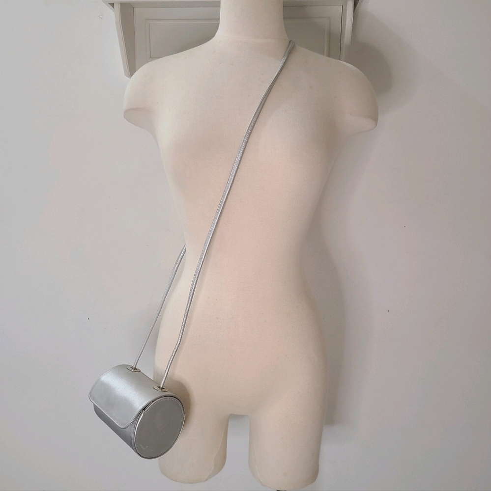 Stuart Weitzman VINTAGE Silver Satin Round Crossbody Bag with Leather Strap - Picture 4 of 14